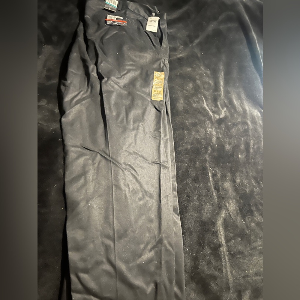 Dockers Black Signature Khaki Big&Tall / Flat Front size 46x30 . New With Tags